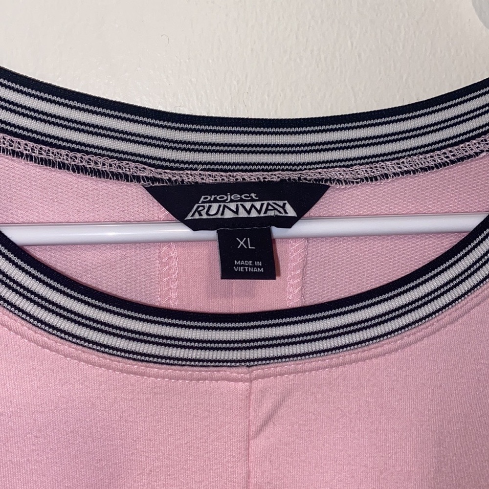 XL Project Runway Light Pink Short Sleeve Shirt w/ Open Sides & Black Ties - Picture 3 of 6